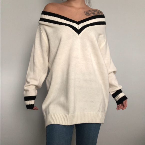 LARA Sweaters - LARA black/white “chunky” varsity v-neck sweater